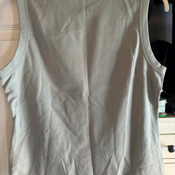 Club Monaco Perfect Tank (NWT) Size Medium - Picture 4 of 4